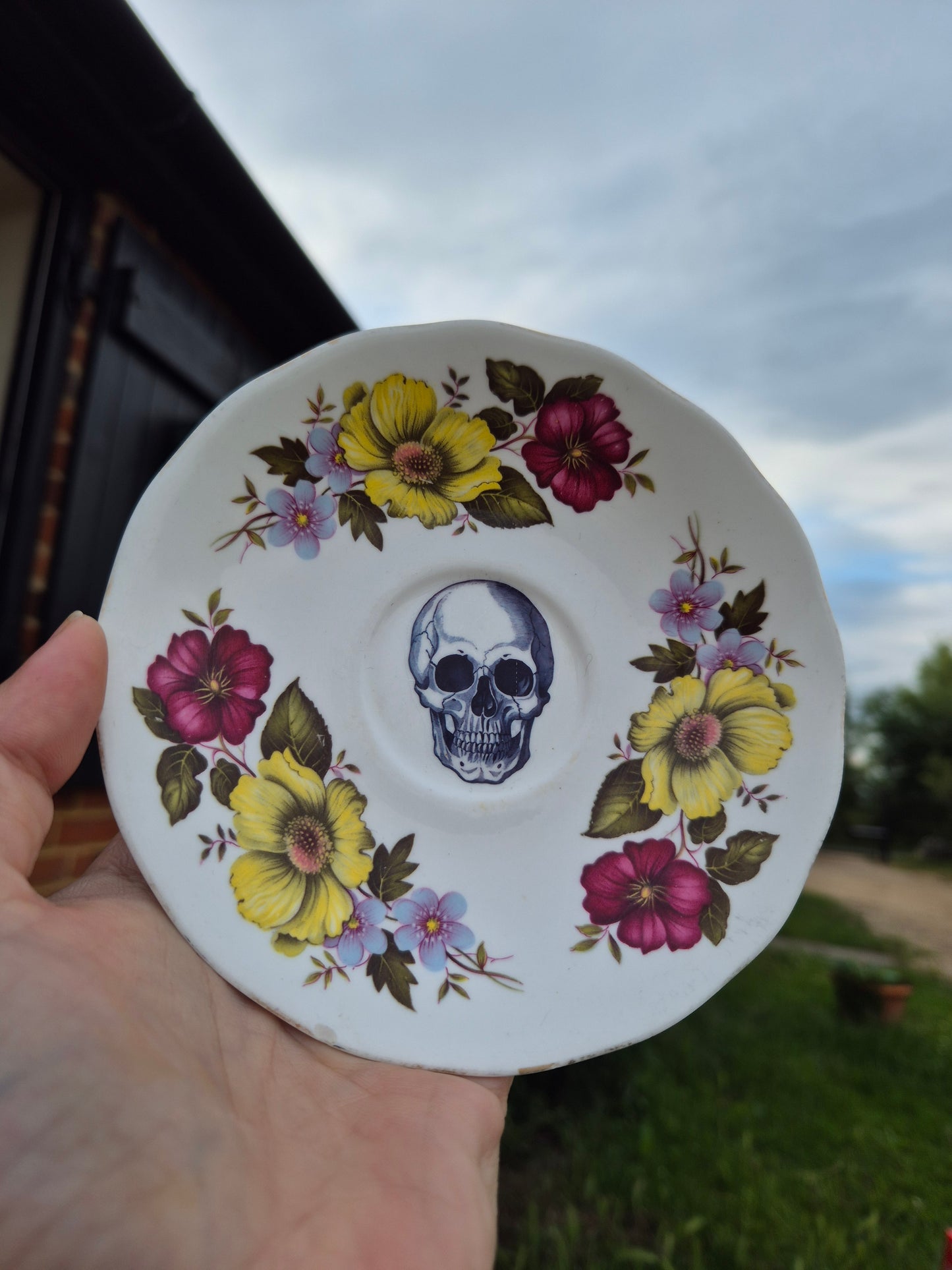 Skull florals saucer