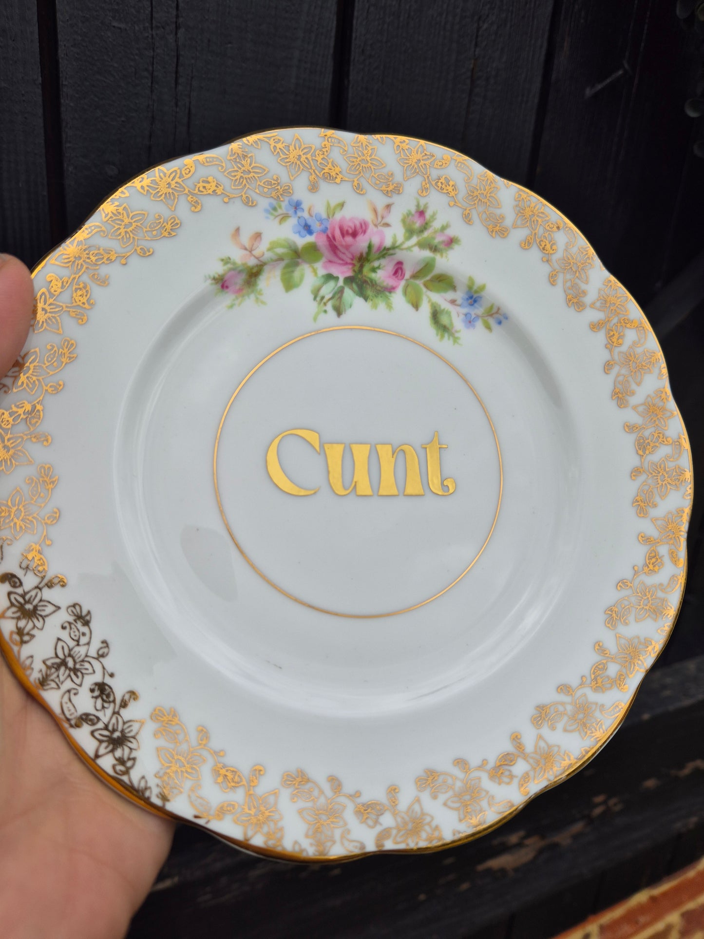 Cunt side plate