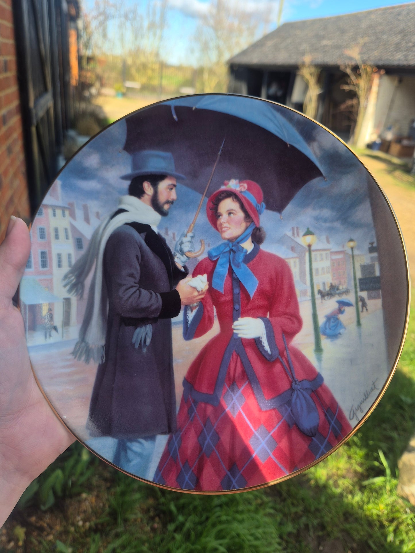 Couple with umbrella plate