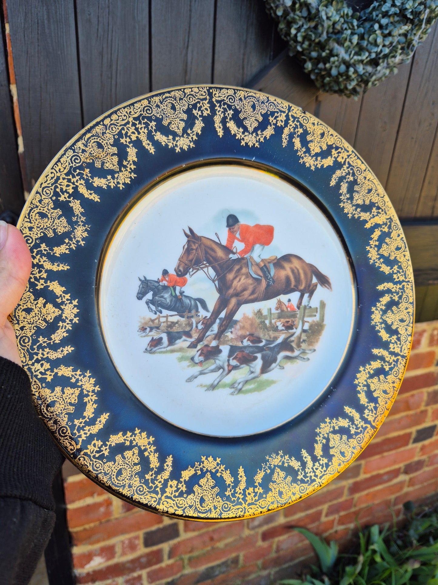 Large hunting plate