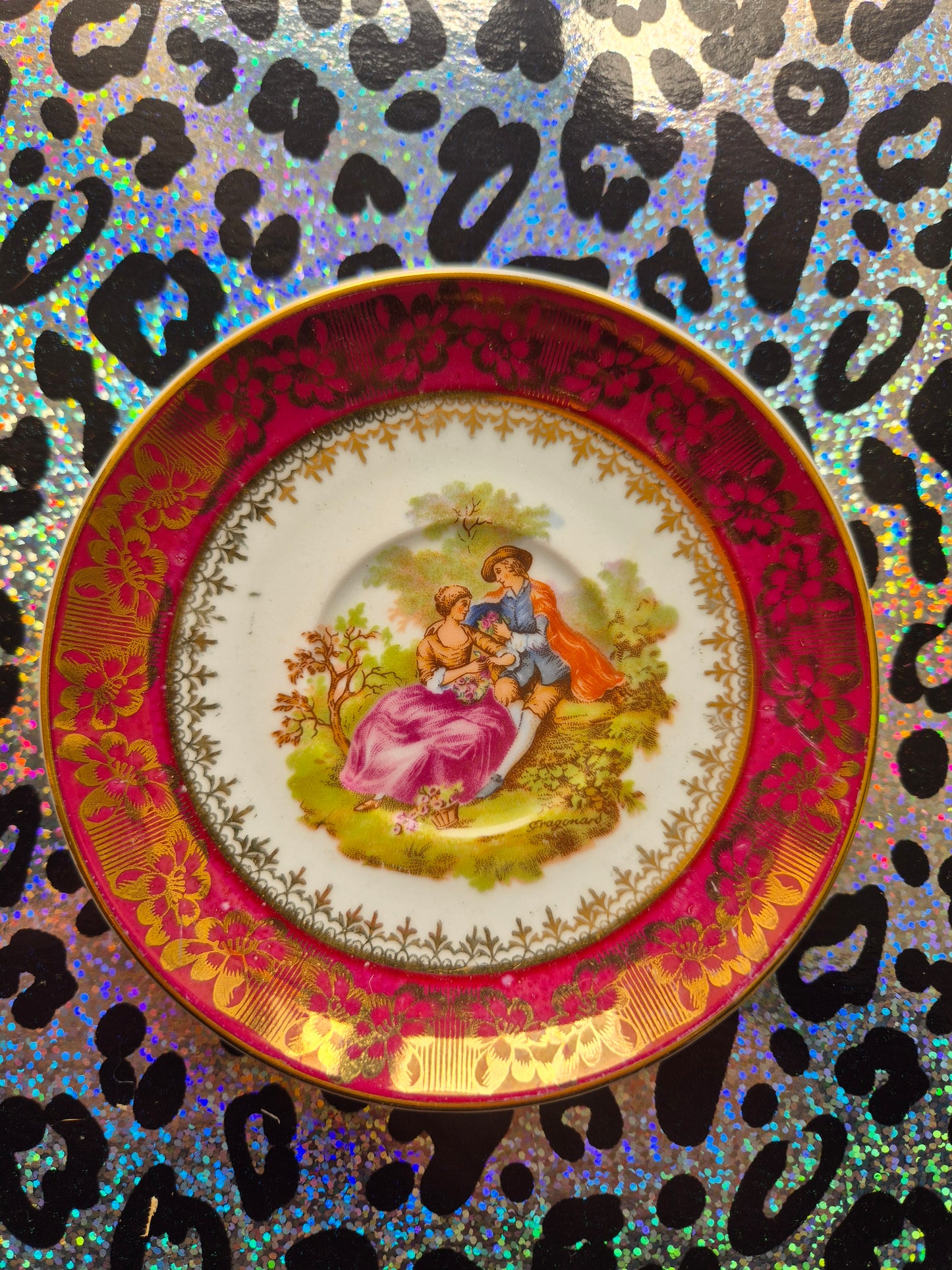 Small lady and man scene plate