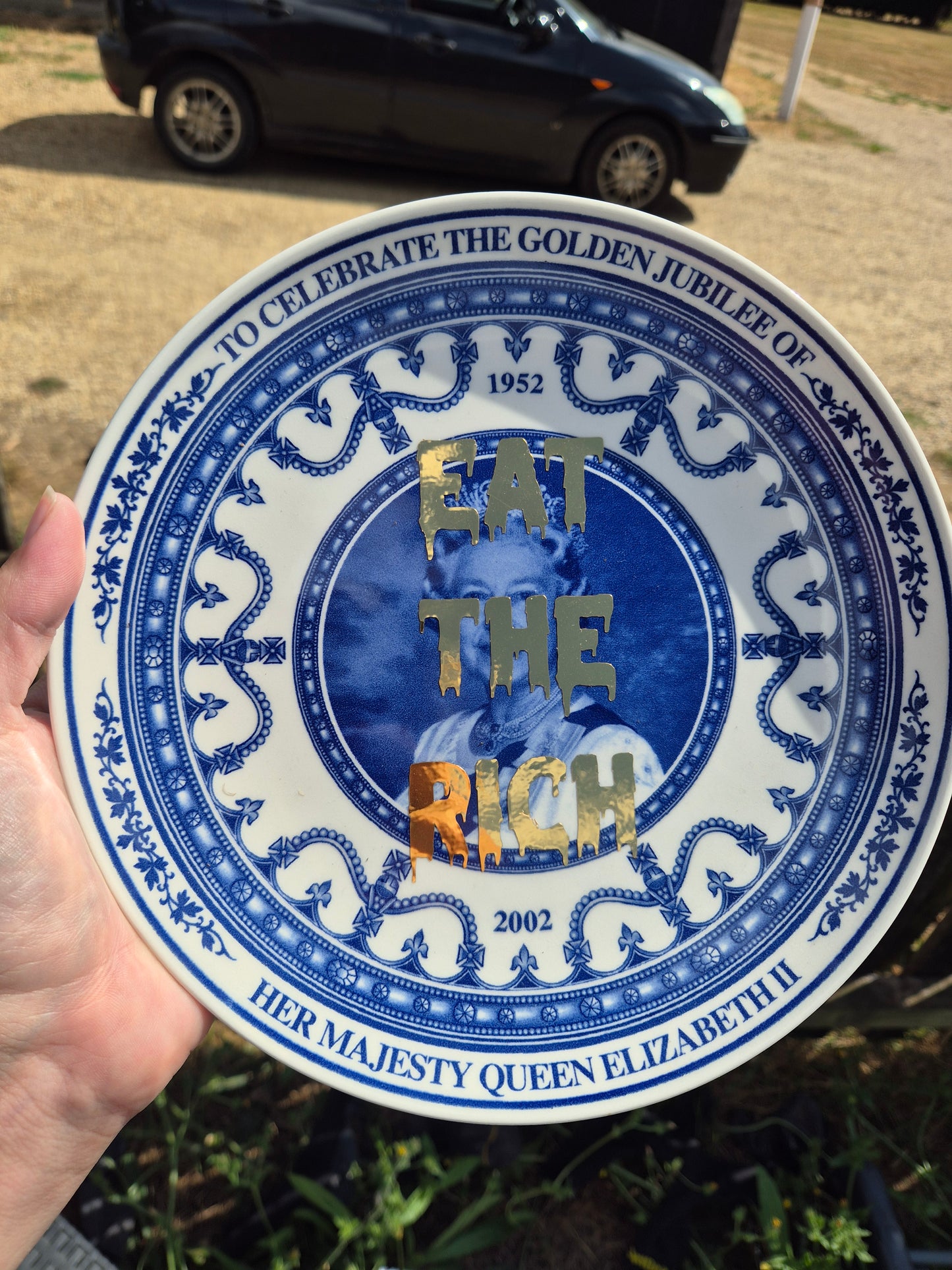 Eat the rich Queen plate