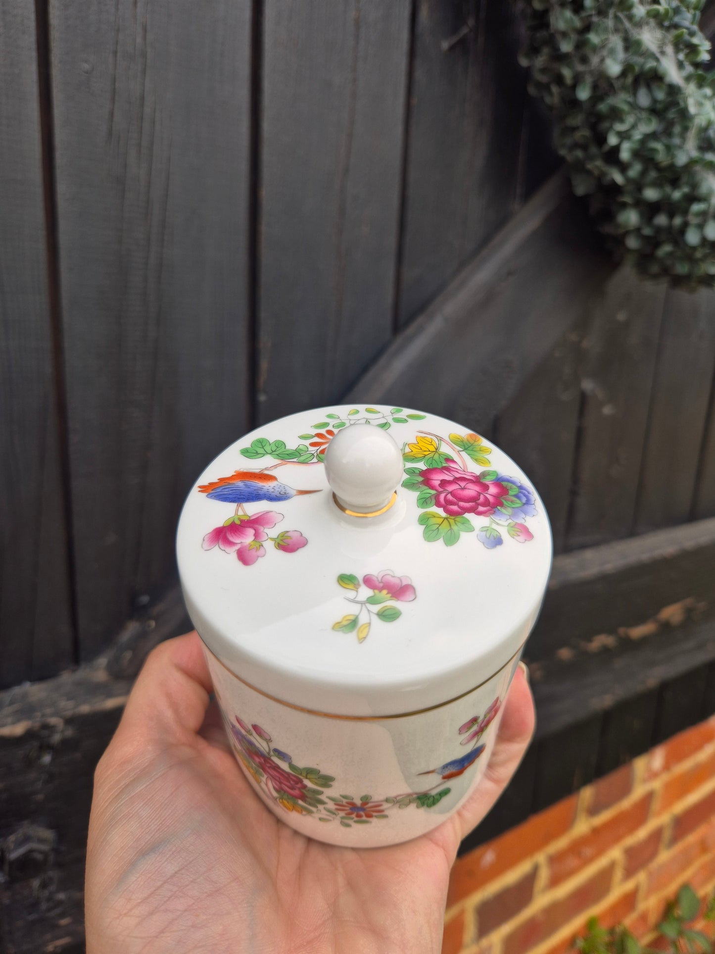 Medium canister urn