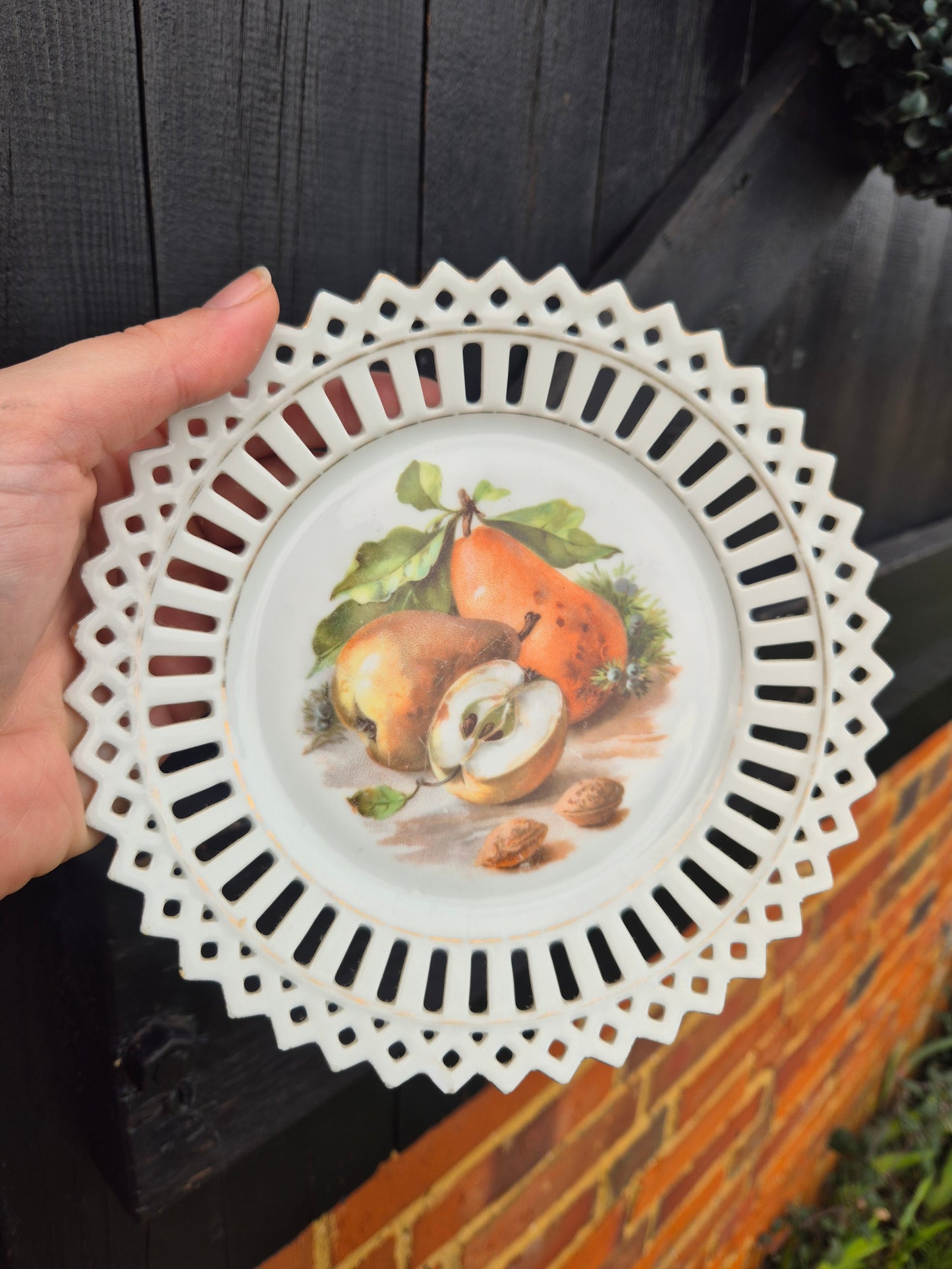 Pear ribbon plate