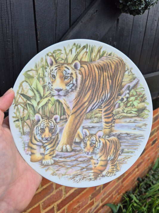 Tiger and cubs plate