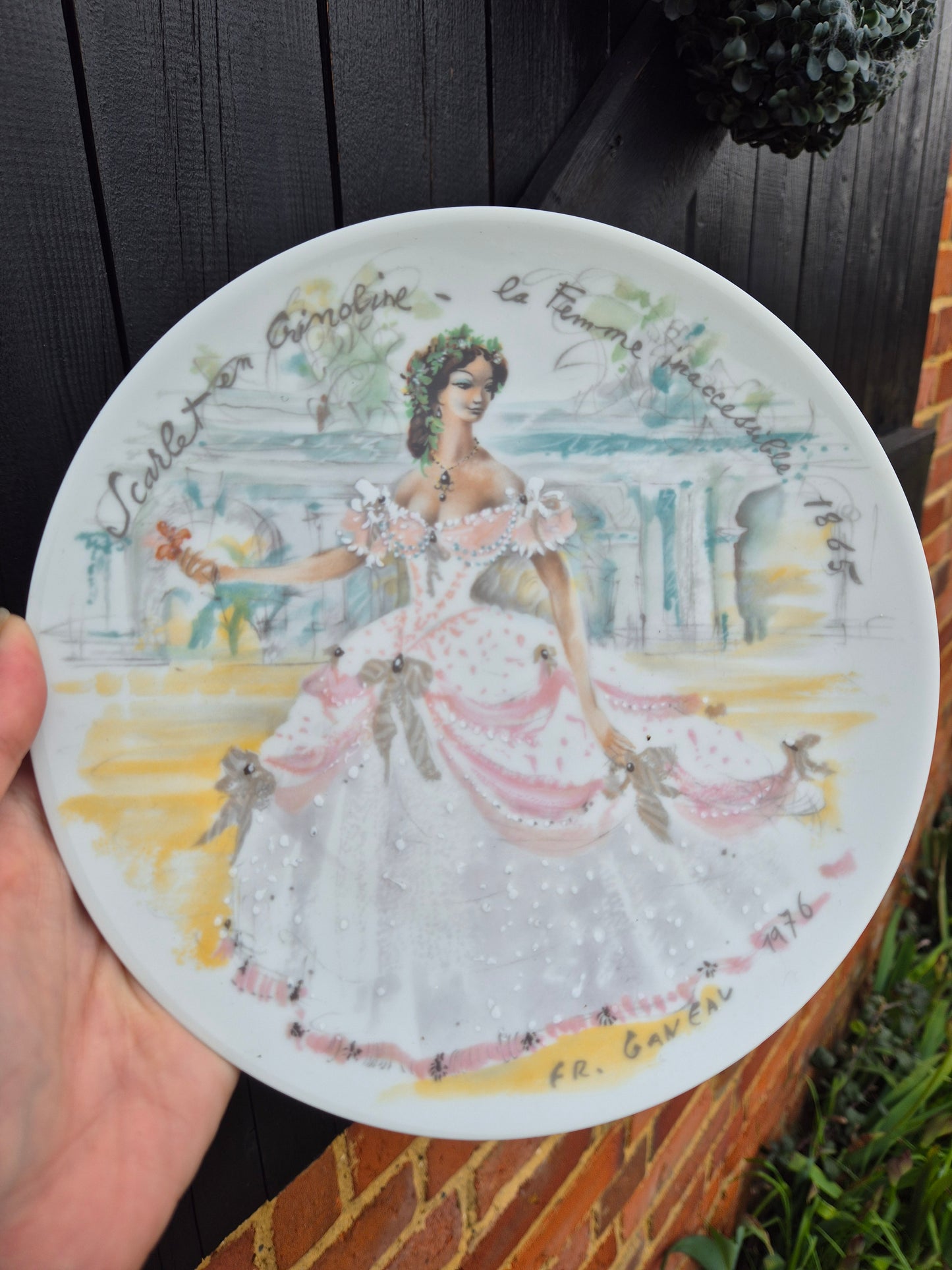Elegant lady plate