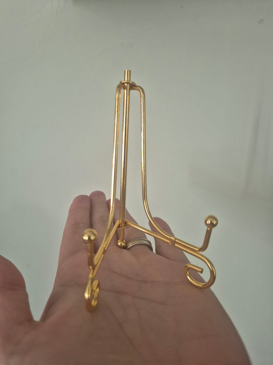 * Gold Plate Stand