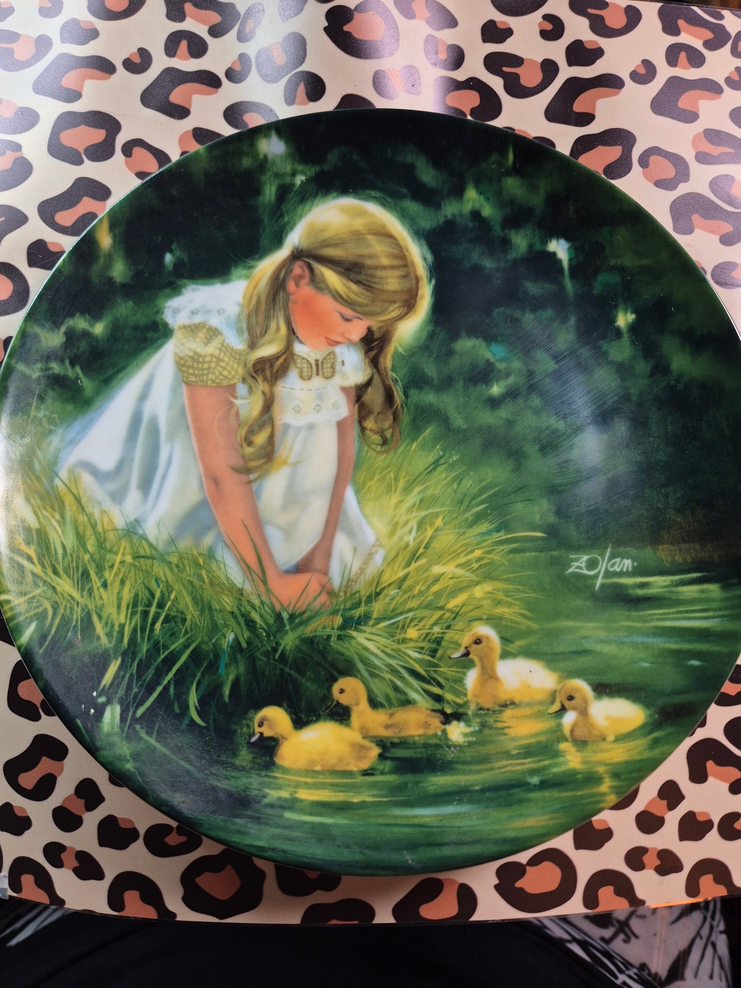 Girl with ducks plate