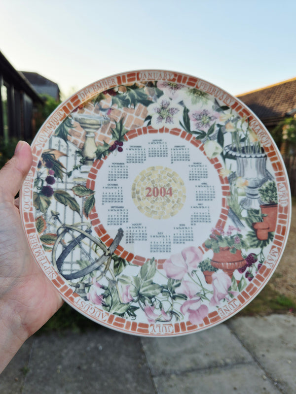 2004 floral calendar plate