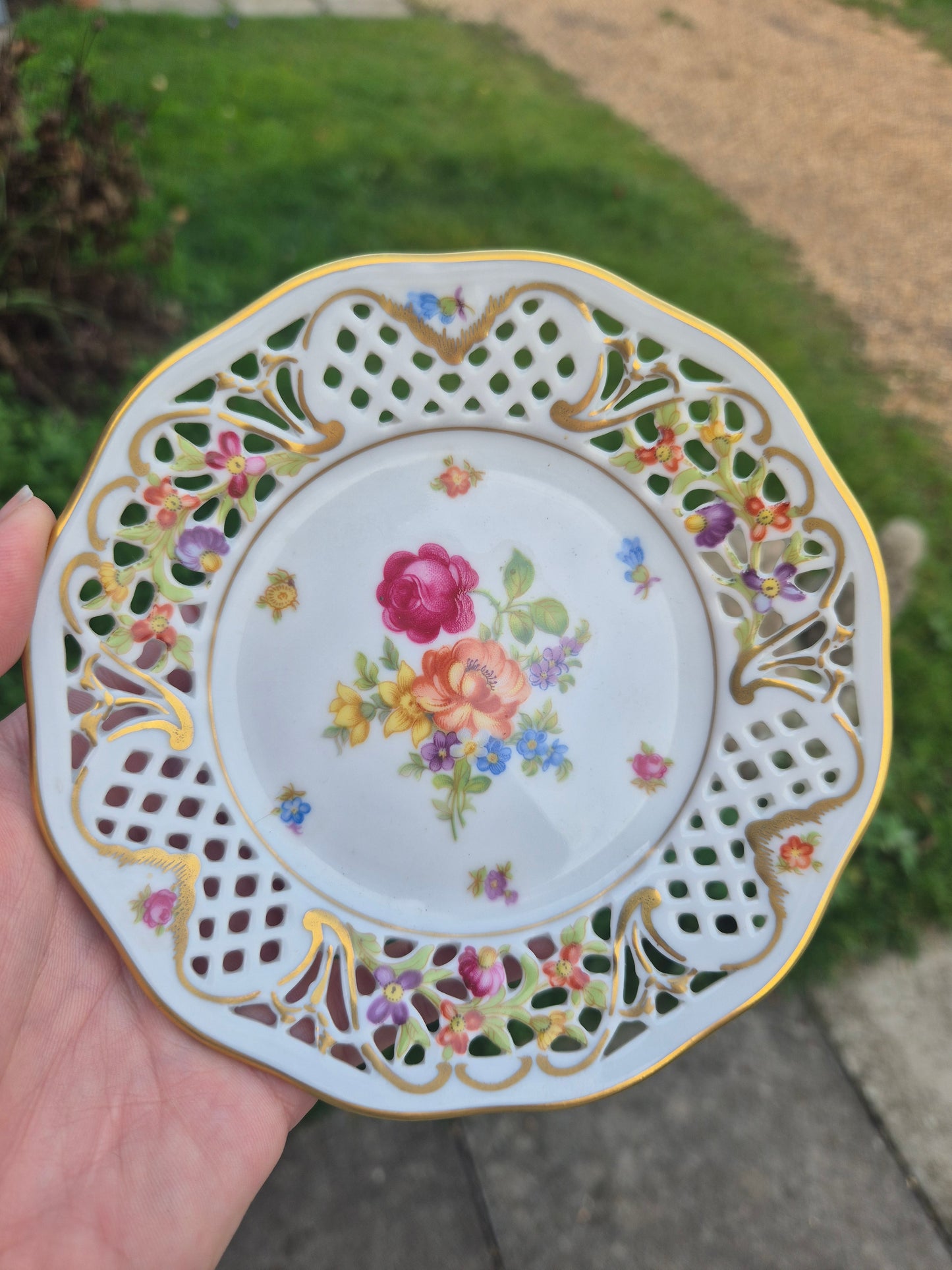 Floral lace lattice side plate