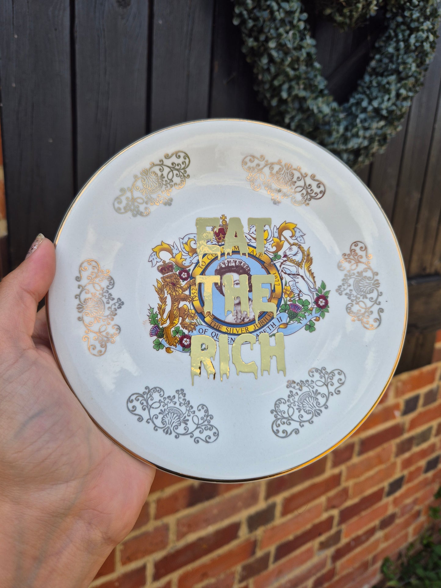 Eat the rich small queen plate