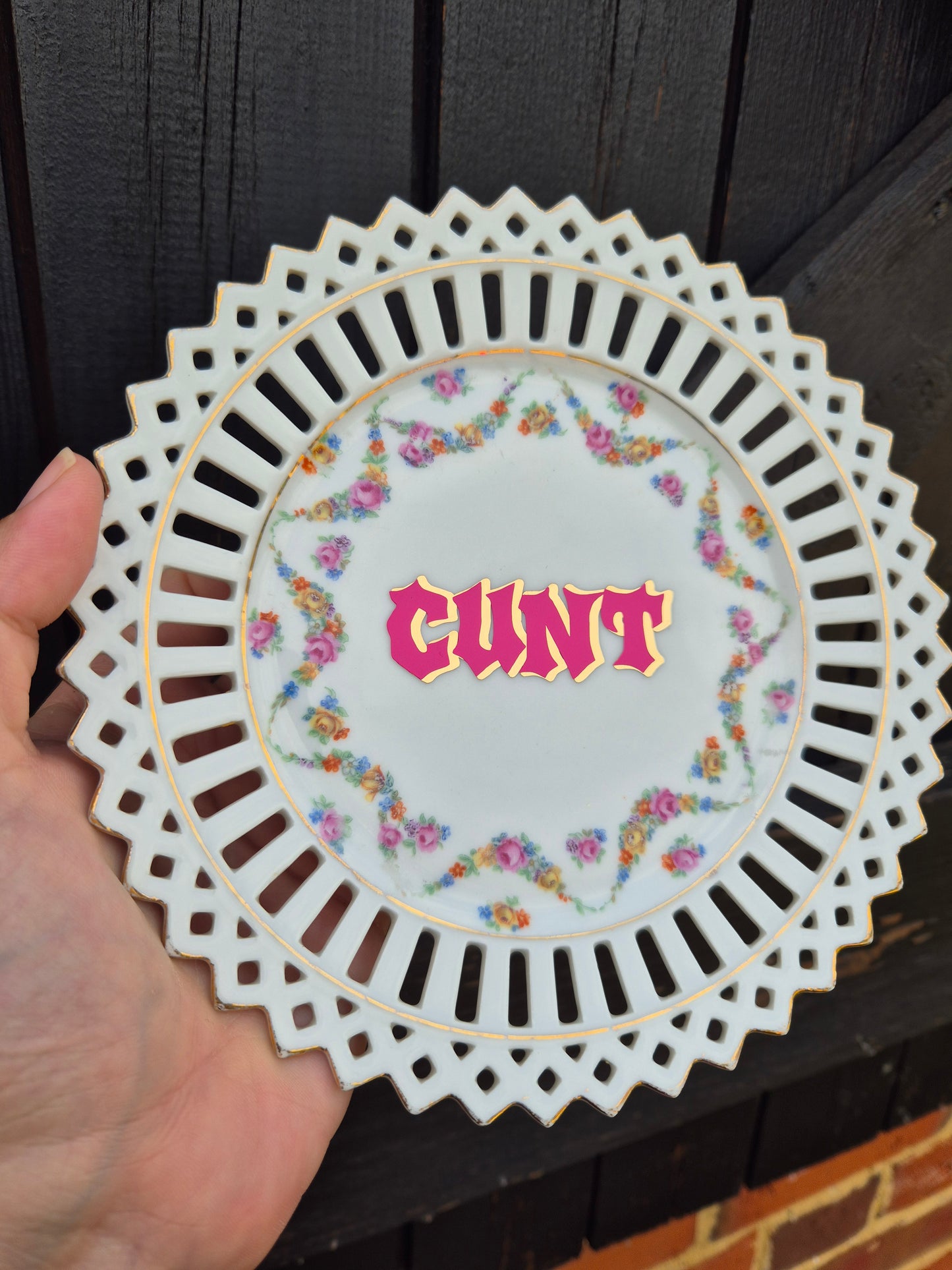 Cunt floral plate