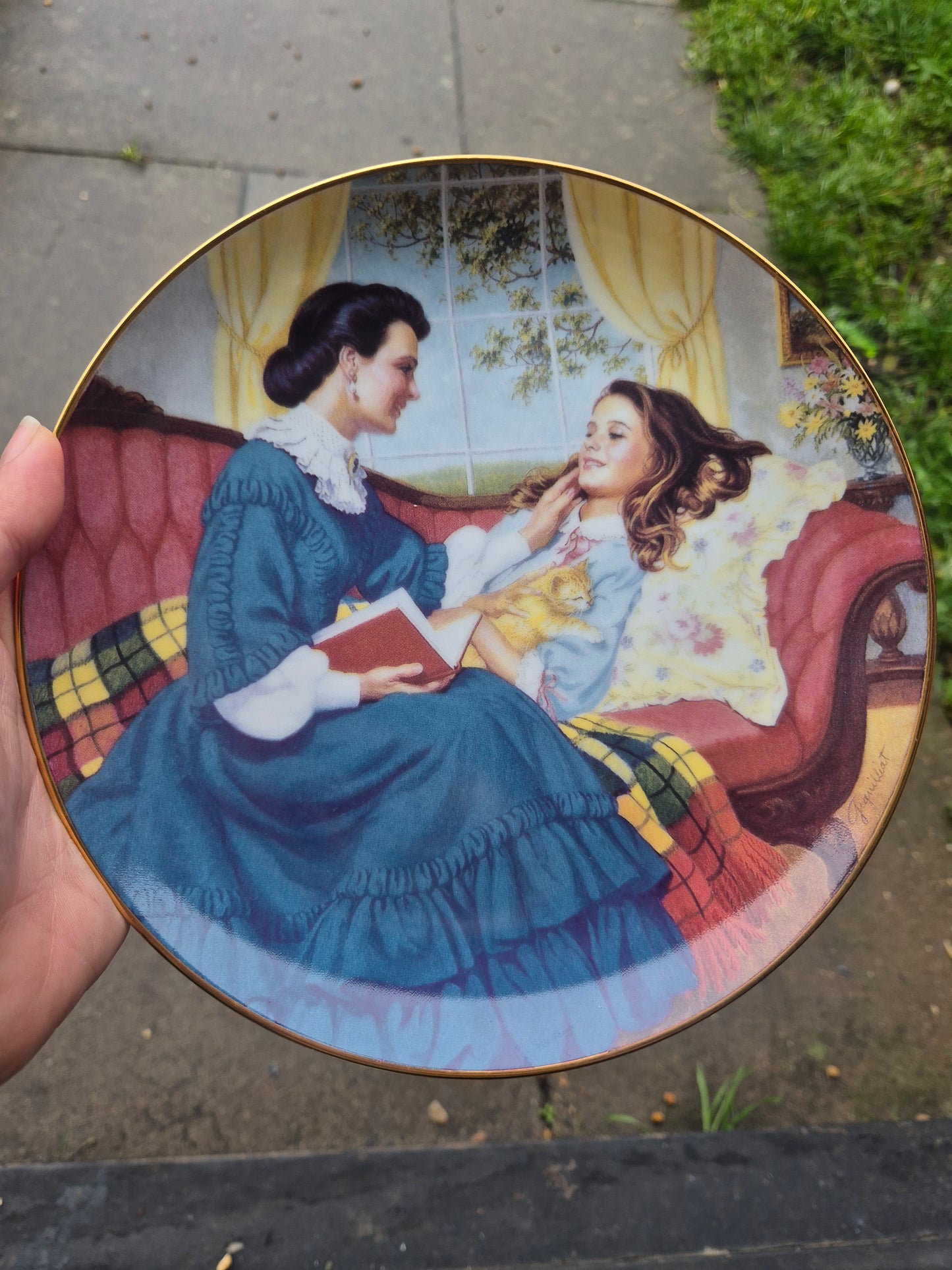 Ladies on couch plate