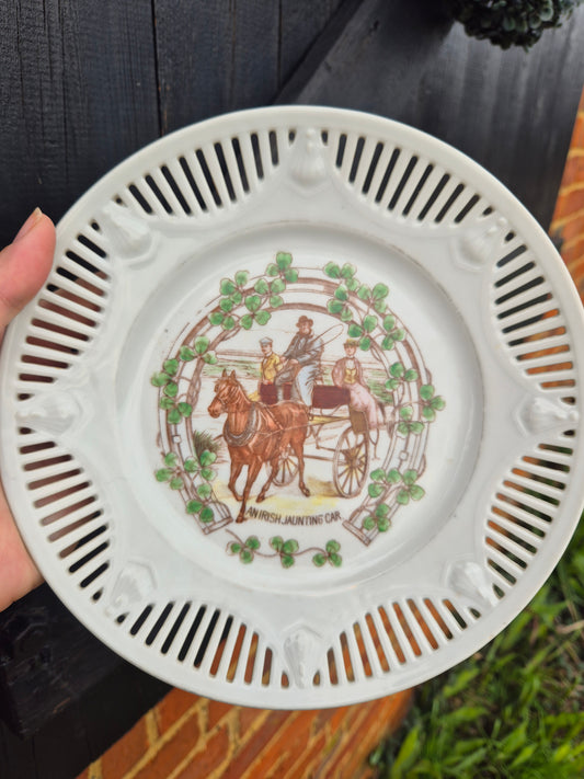 An Irish Jaunting Car ribbon plate