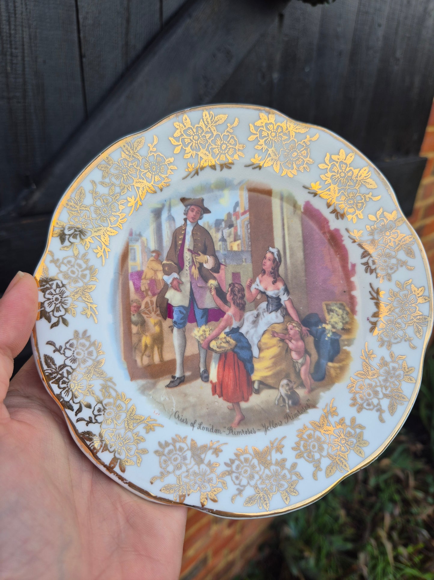 Side plate gold detail
