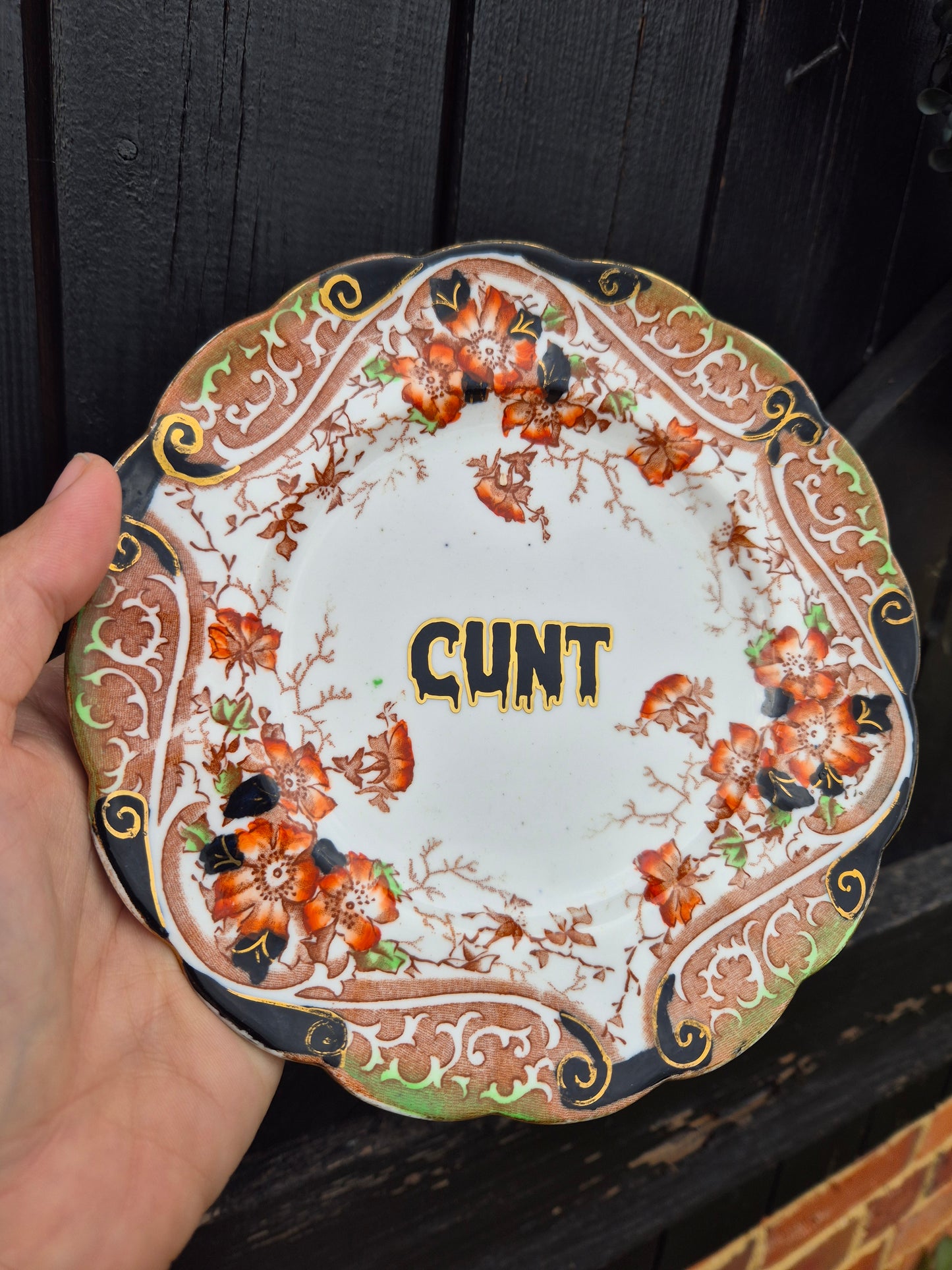 Cunt side plate