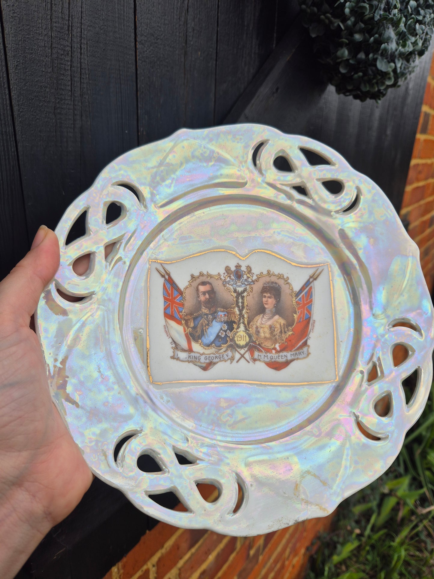 Pearlescent king and queen plate