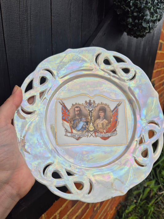 Pearlescent king and queen plate