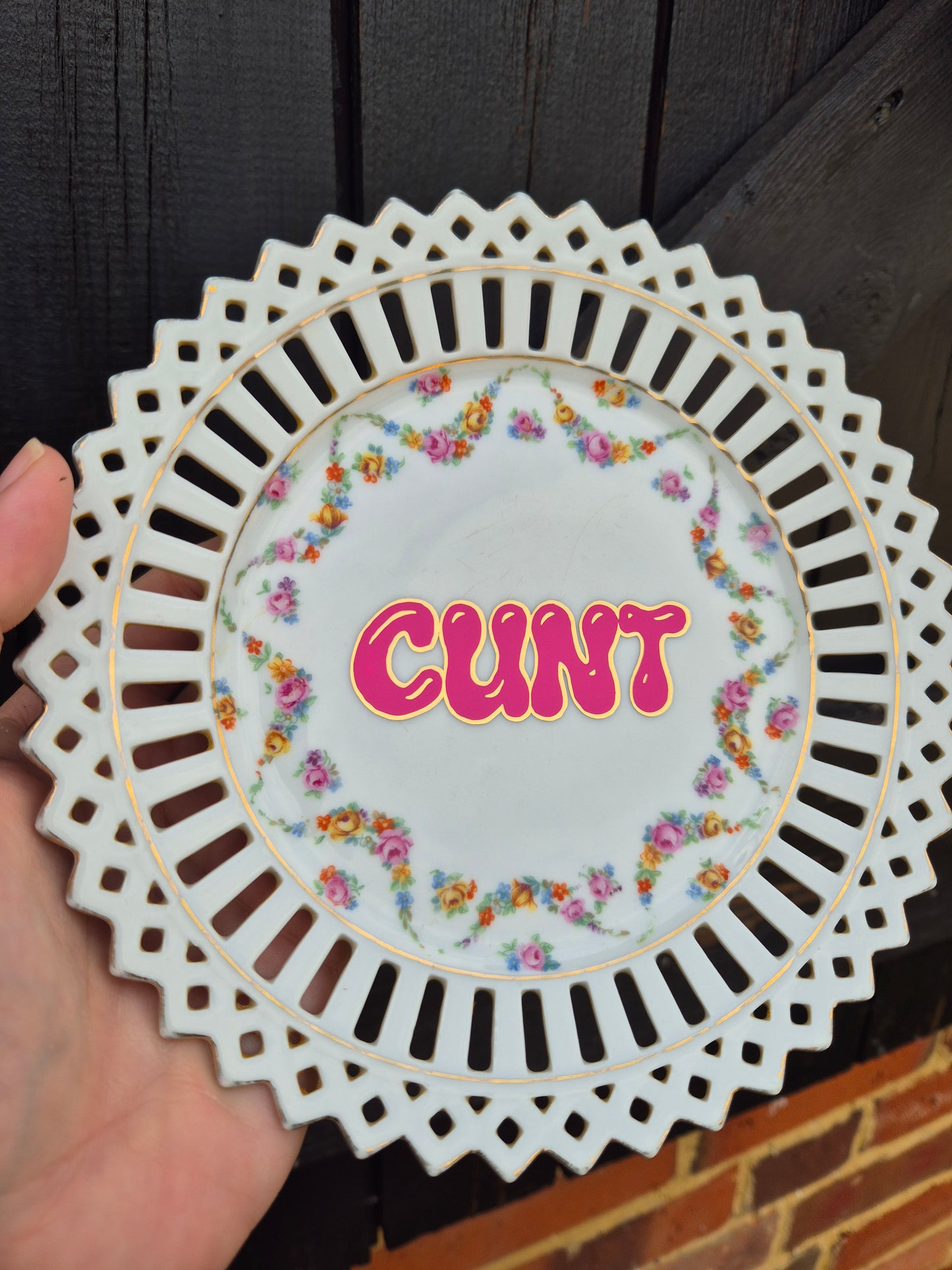 Cunt floral lace plate