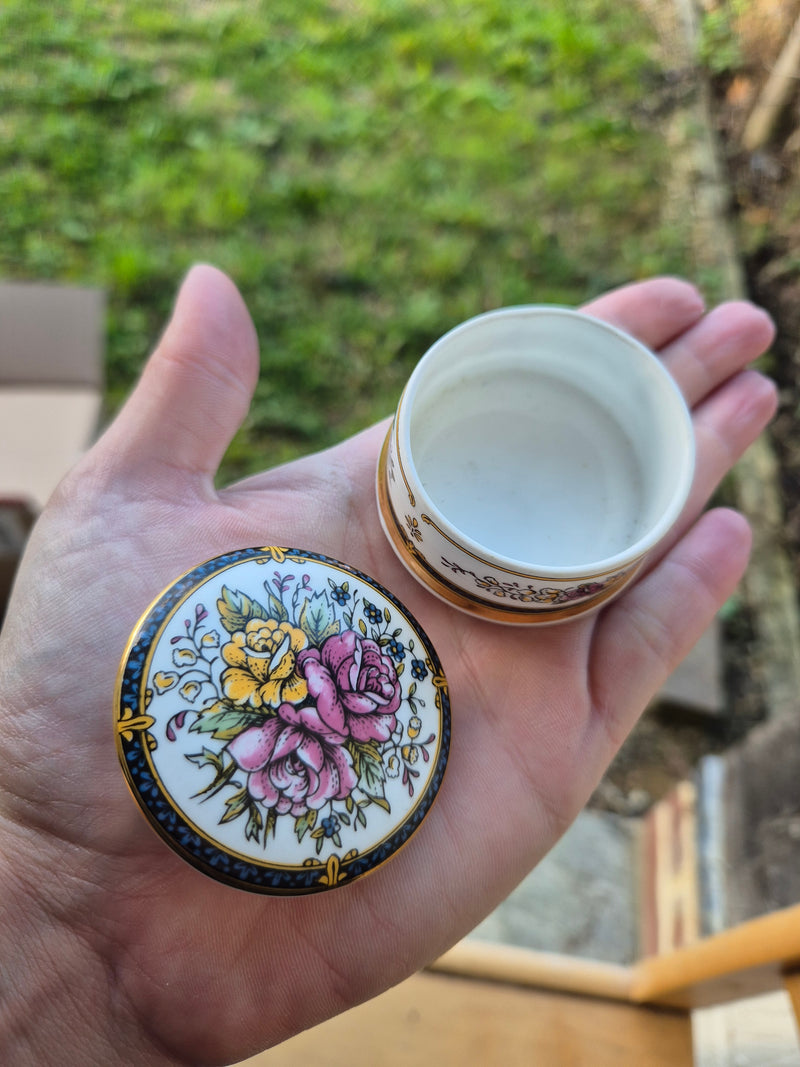 Trinket pots and dishes, and urns
