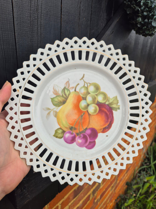 Fruity ribbon plate