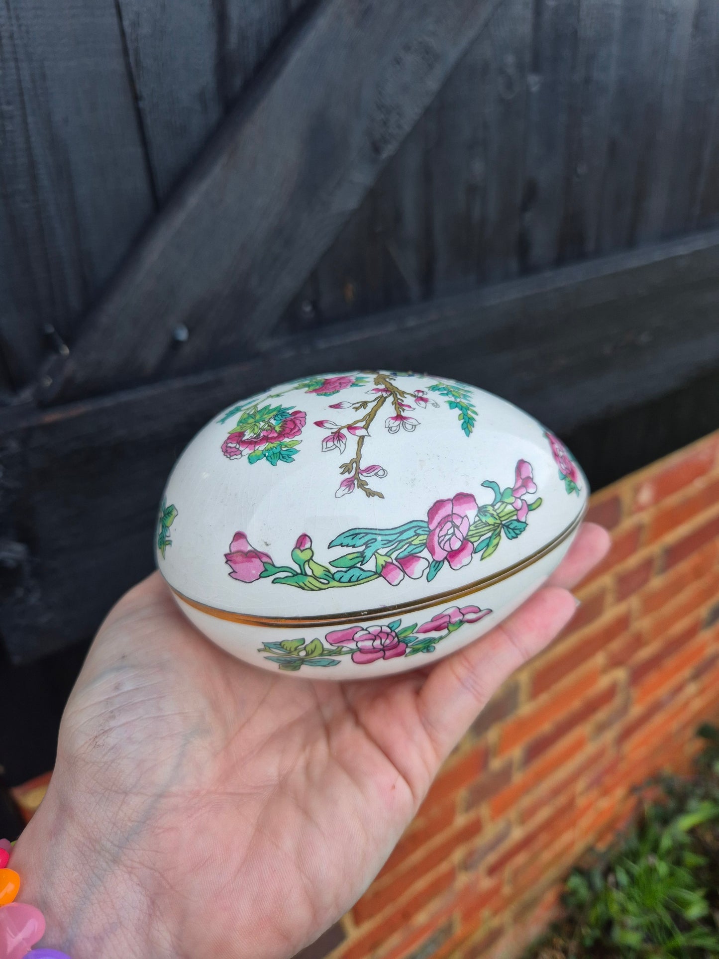 Egg shaped Indian tree pot