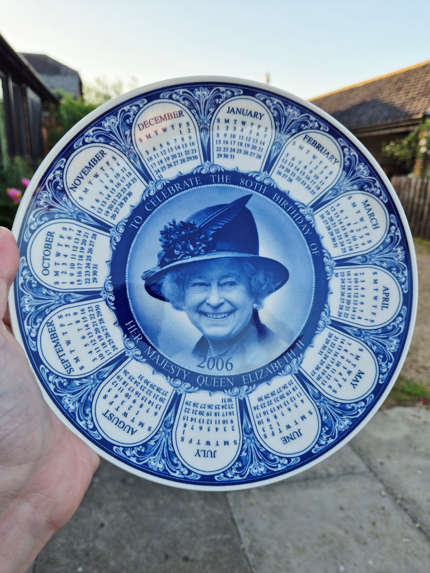 Queen calendar plate
